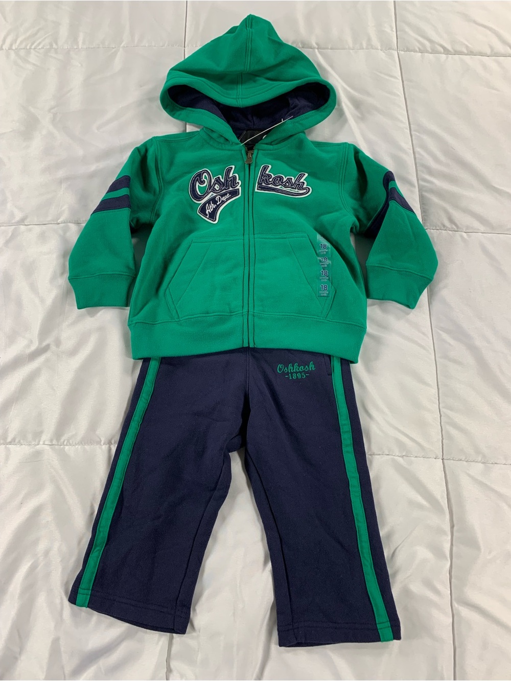 New with tags OSHKOSH outfit boys size 18M